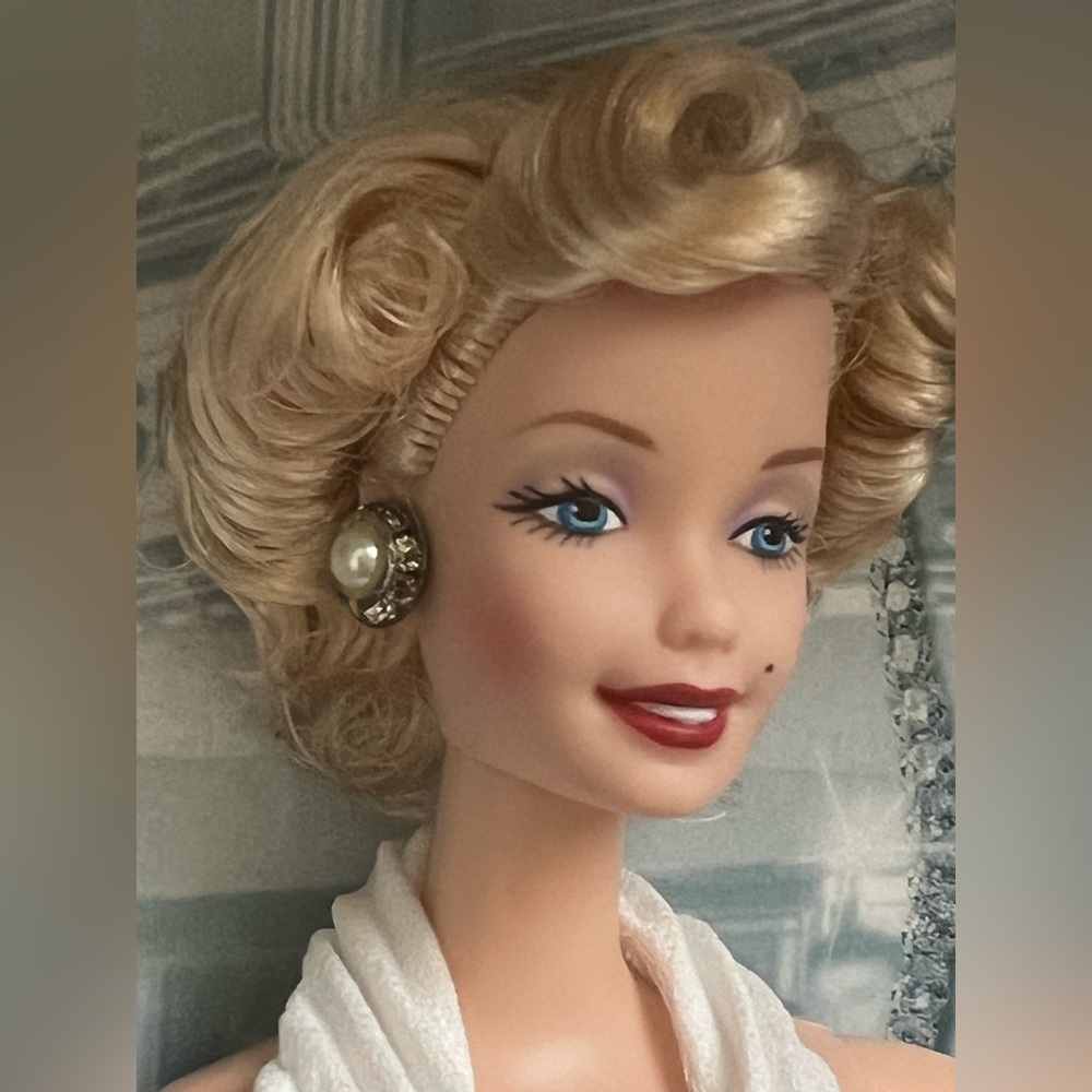 Barbie Doll as Marilyn Monroe in The Seven Year Itch. - Picture 3 of 13